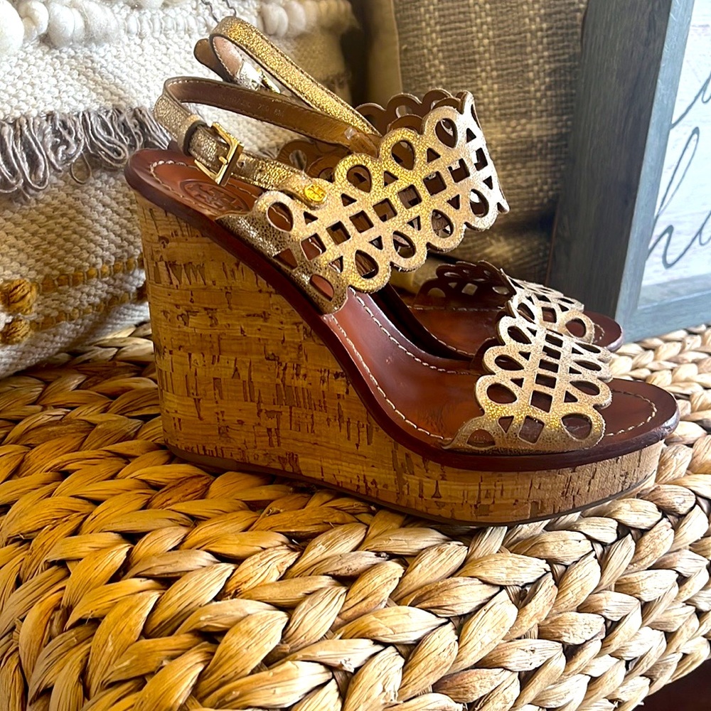 Tory Burch Nori Gold Sandals Size 6